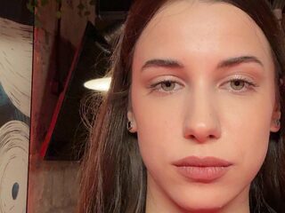 Lauran Dier: A Walk in the Winter Woods